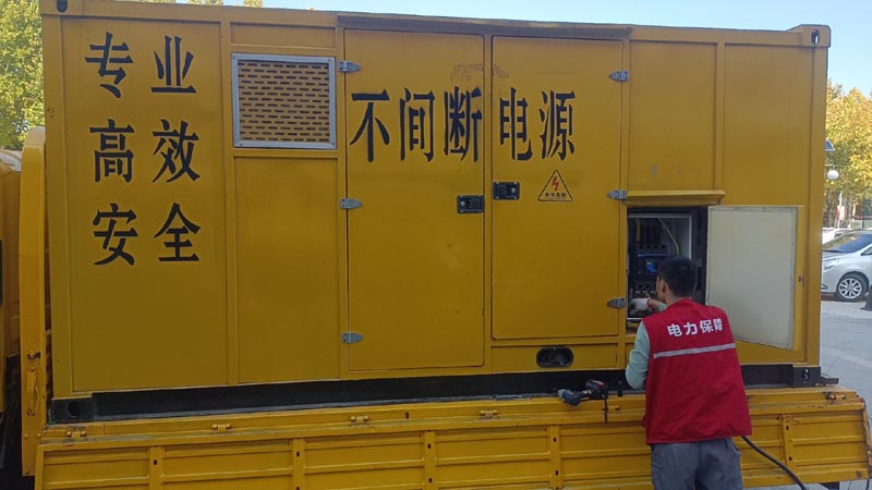 通榆柴油发电机组和UPS电源配合使用时，如何避免切换过程中的电力中断？